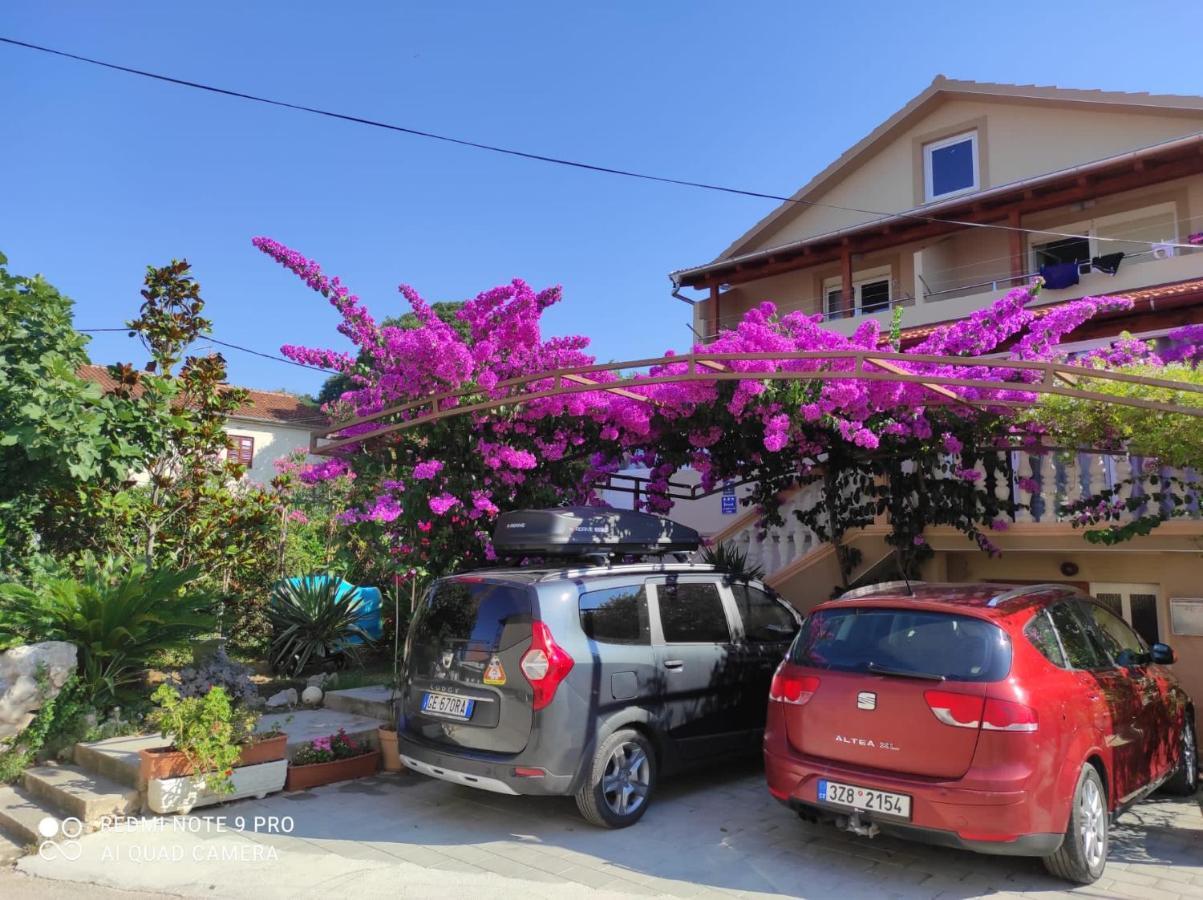 Apartments Iva باكوشتاني المظهر الخارجي الصورة