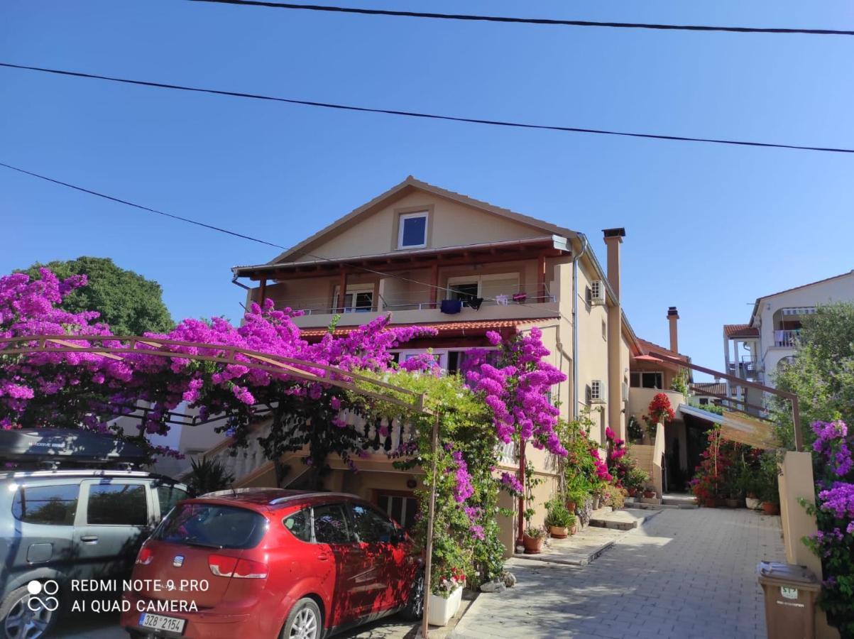 Apartments Iva باكوشتاني المظهر الخارجي الصورة