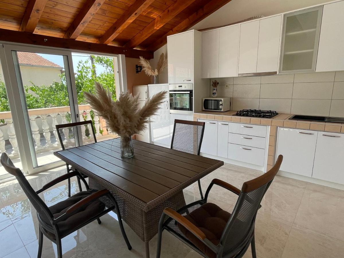 Apartments Iva باكوشتاني المظهر الخارجي الصورة