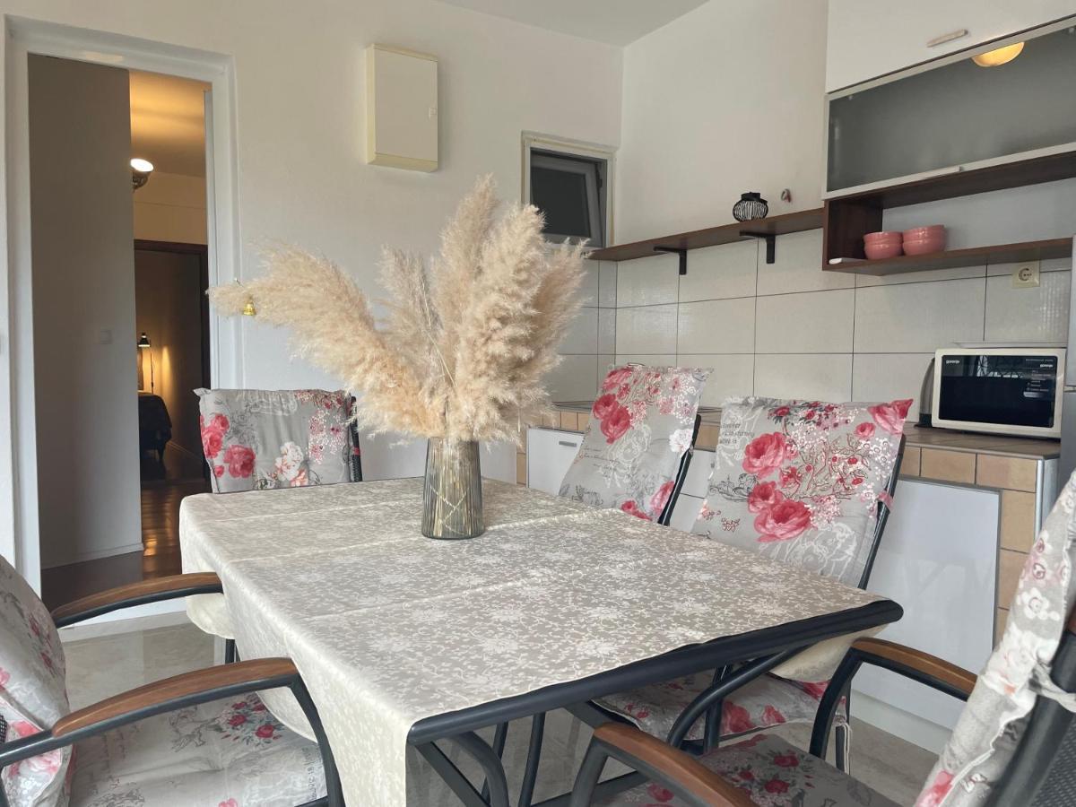 Apartments Iva باكوشتاني المظهر الخارجي الصورة