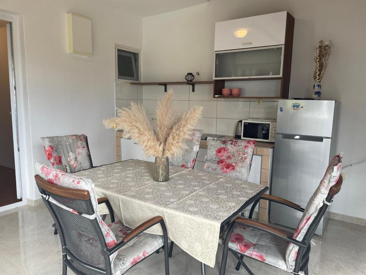 Apartments Iva باكوشتاني المظهر الخارجي الصورة